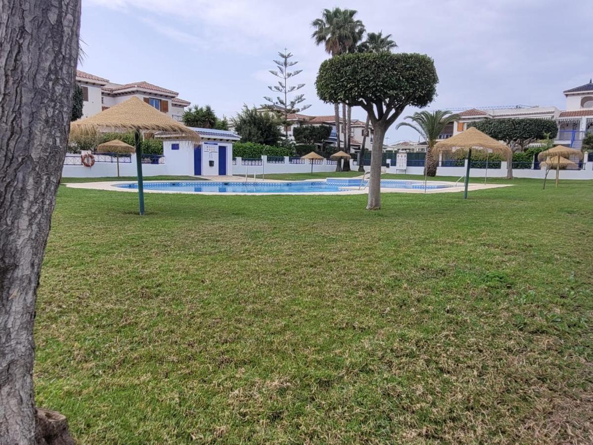 Con Terraza Y Piscina A 300m De Playa